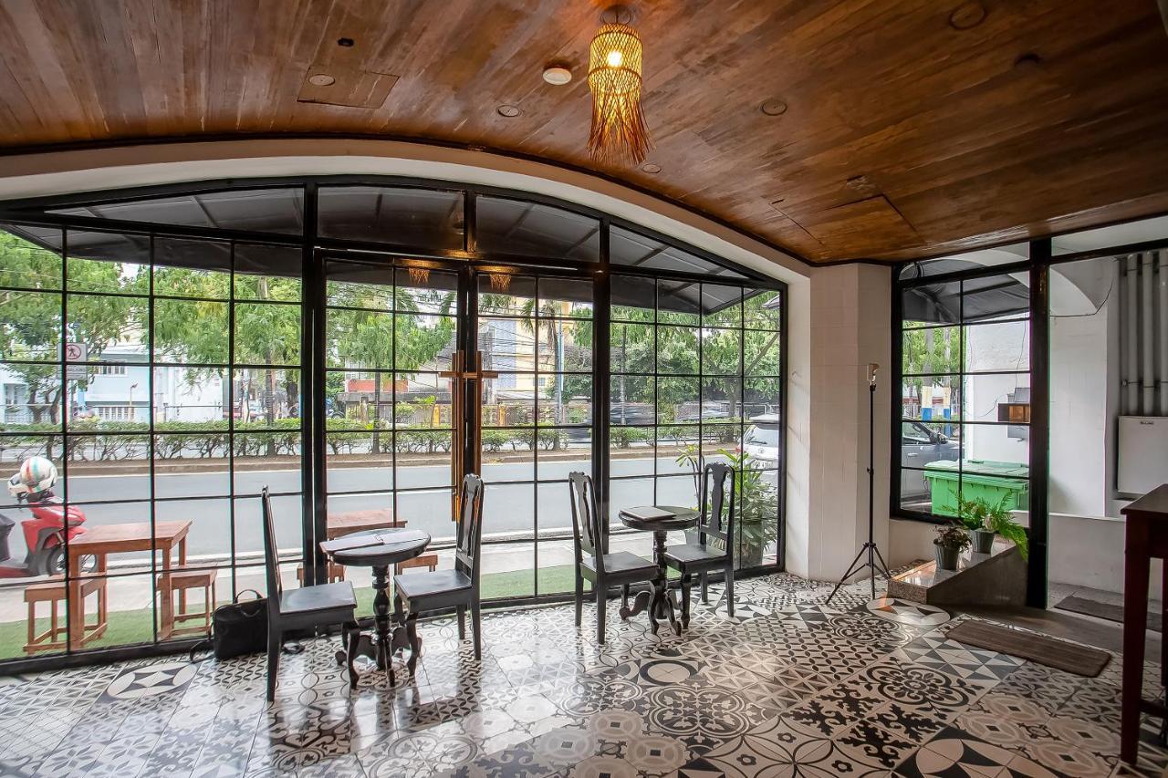 Oyo 821 Connector Hostel Макати Экстерьер фото