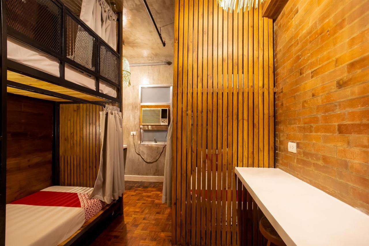 Oyo 821 Connector Hostel Макати Экстерьер фото