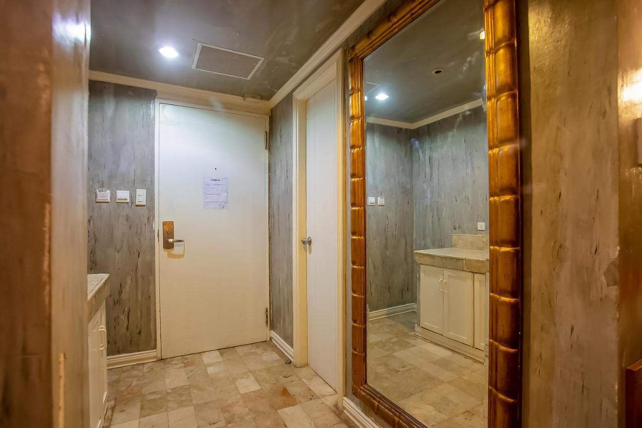 Oyo 821 Connector Hostel Макати Экстерьер фото