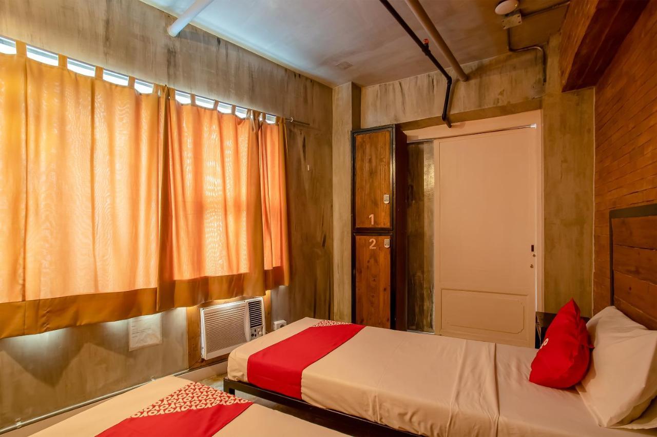 Oyo 821 Connector Hostel Макати Экстерьер фото