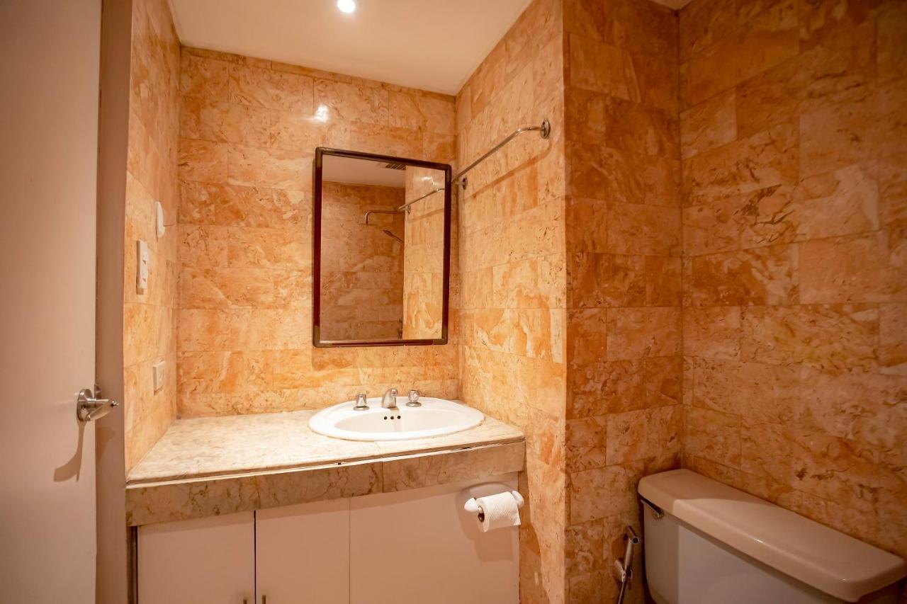 Oyo 821 Connector Hostel Макати Экстерьер фото